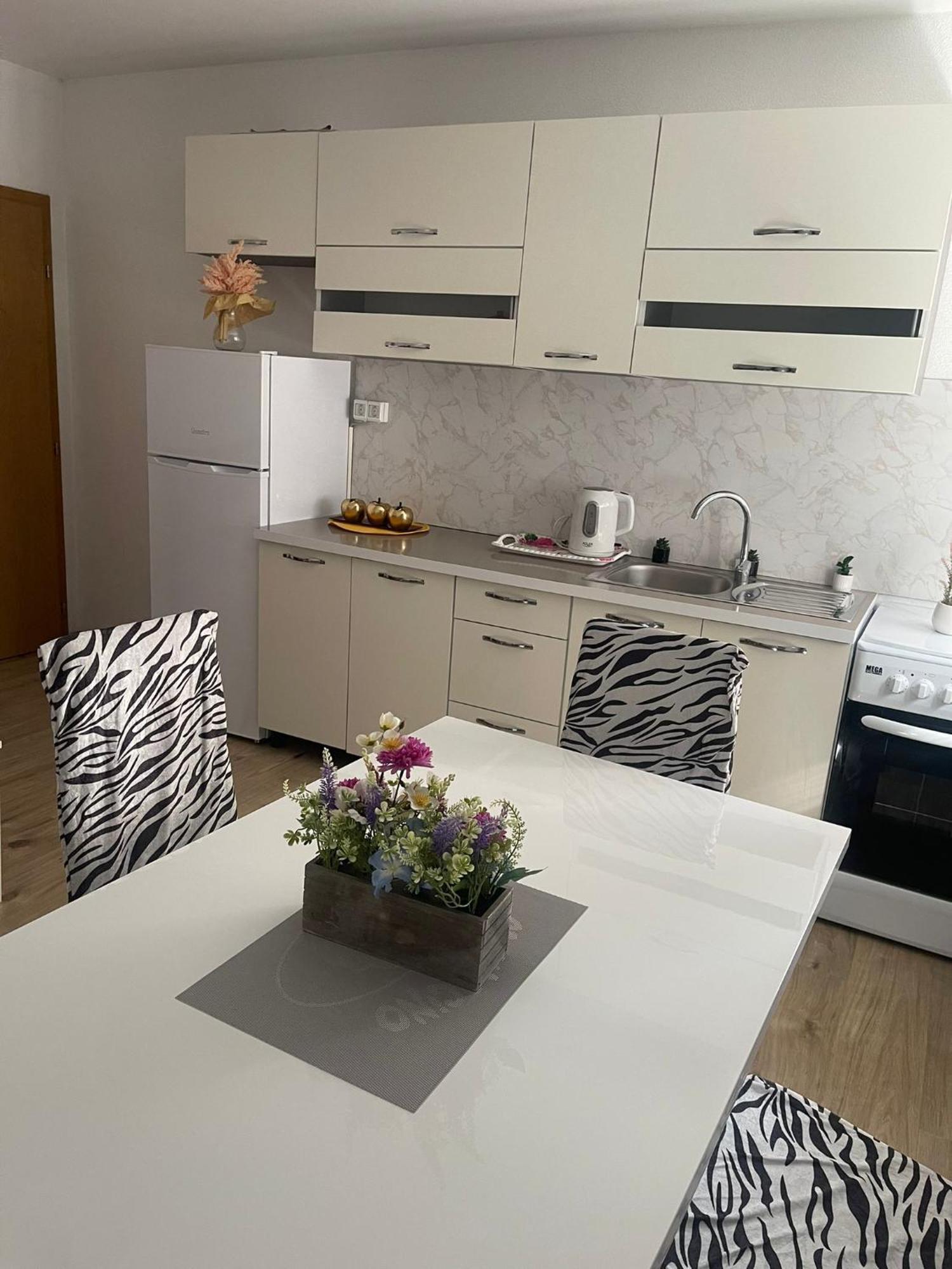 Apartmani Zuti Неум Экстерьер фото